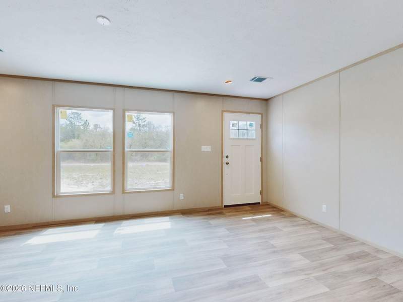 5 bedroom Mobile Home at 5784 County Road 214, Big Tree Lakes, Keystone Heights — photo 2