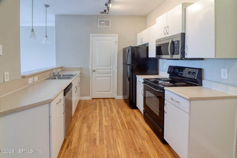 3 bedroom Condominium at 8290 Gate Parkway #1115, Gardens Of Bridgehampton, Jacksonville — photo 3