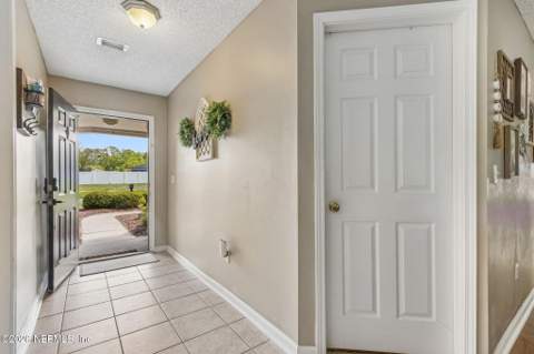 1033 Whirlaway Circle, Jacksonville FL - photo 8 of 62