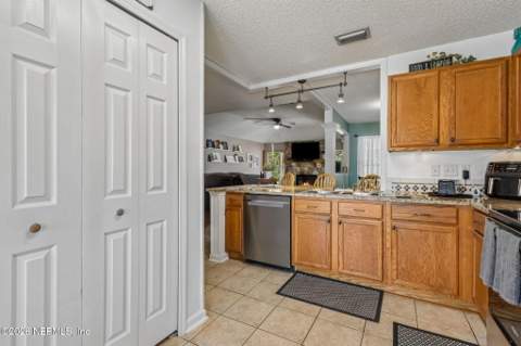 1033 Whirlaway Circle, Jacksonville FL - photo 16 of 62