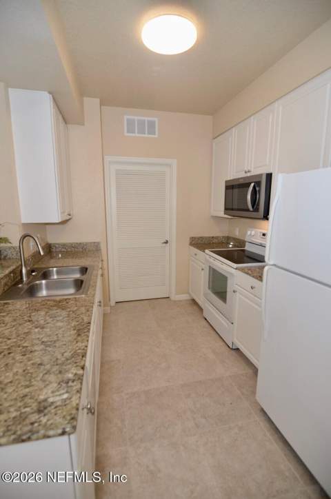 8539 Gate Parkway #1522, Jacksonville FL - photo 19 of 45