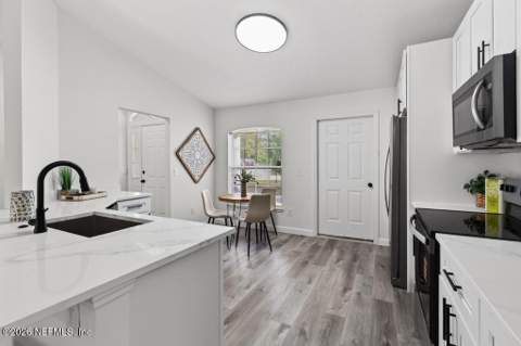 7530 Fawn Lake Drive, Jacksonville FL - photo 24 of 90