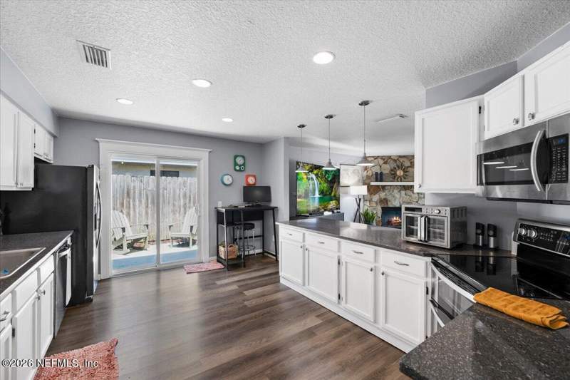 3 bedroom Single Family Residence at 918 17th Street, Jax Beach, Jacksonville Beach — photo 5