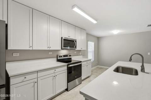 12563 Creekside Manor Drive, Jacksonville FL - photo 8 of 27