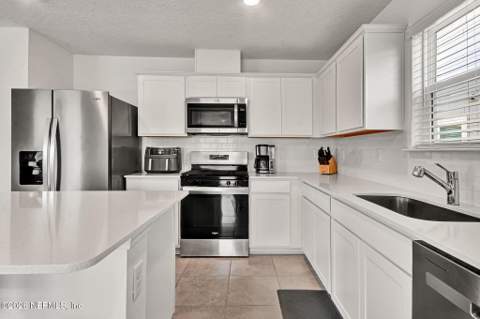 5514 Bullseye Circle, Jacksonville FL - photo 8 of 30