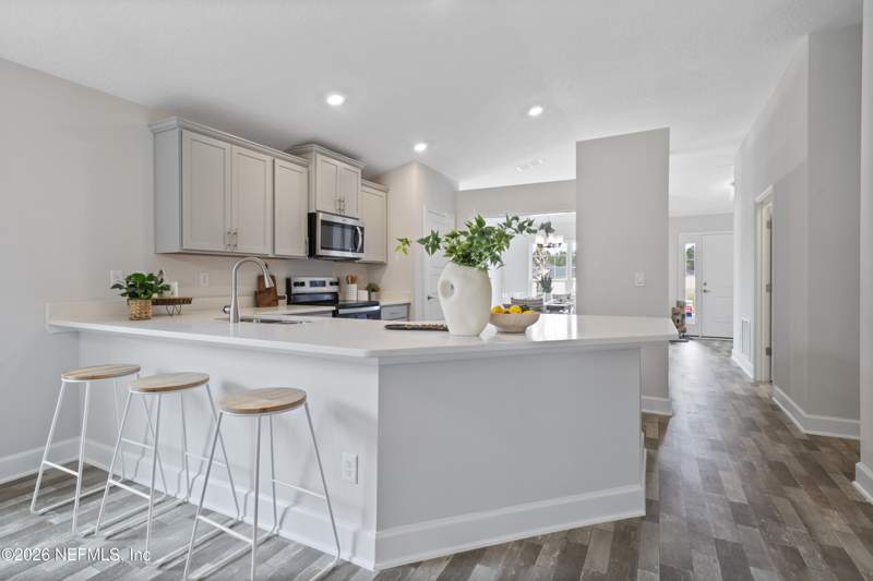 4 bedroom Single Family Residence at 8315 Helmsley Boulevard, Summerglen, Jacksonville — photo 5