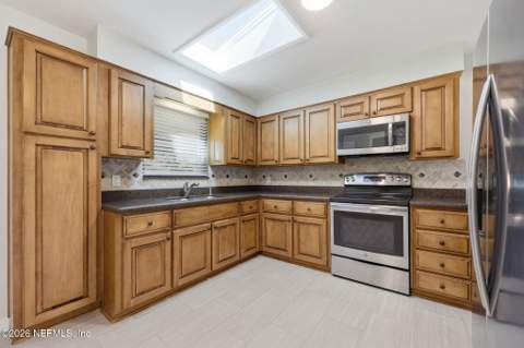 2904 E Loran Drive, Jacksonville FL - photo 10 of 40