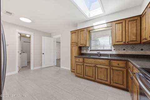 2904 E Loran Drive, Jacksonville FL - photo 13 of 40