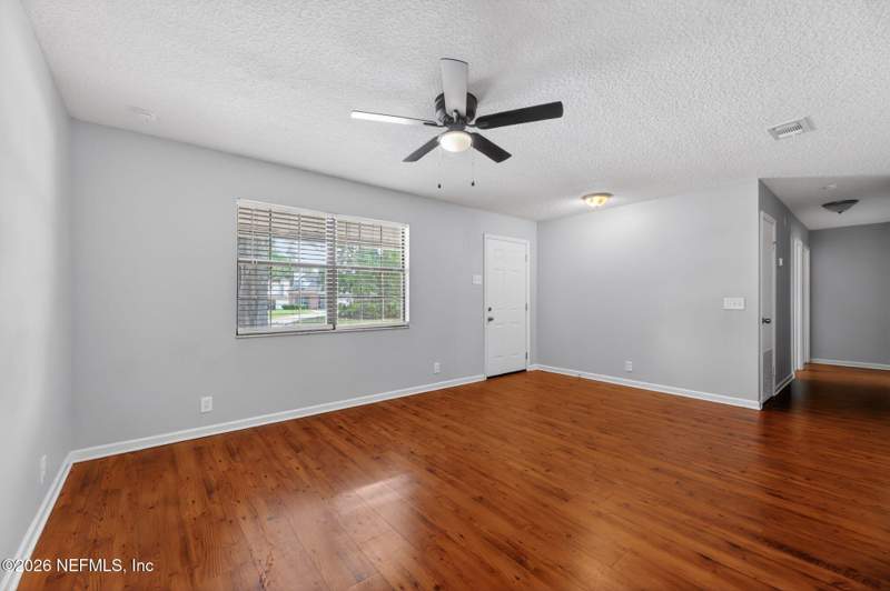 3 bedroom Single Family Residence at 3916 Hunters Lake Circle, Hunters Lake, Jacksonville — photo 4
