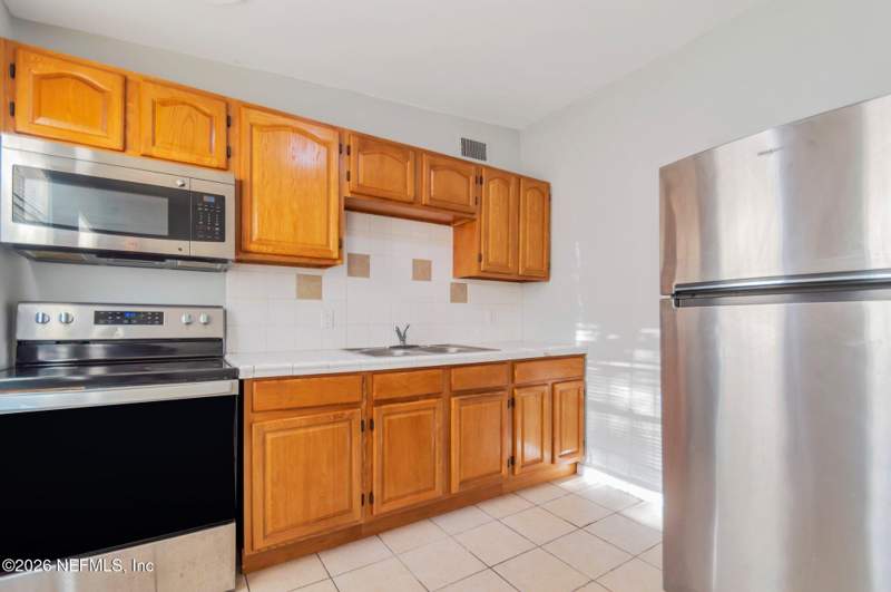 3 bedroom Single Family Residence at 6109 Strawflower Place, Magnolia Manor, Jacksonville — photo 2