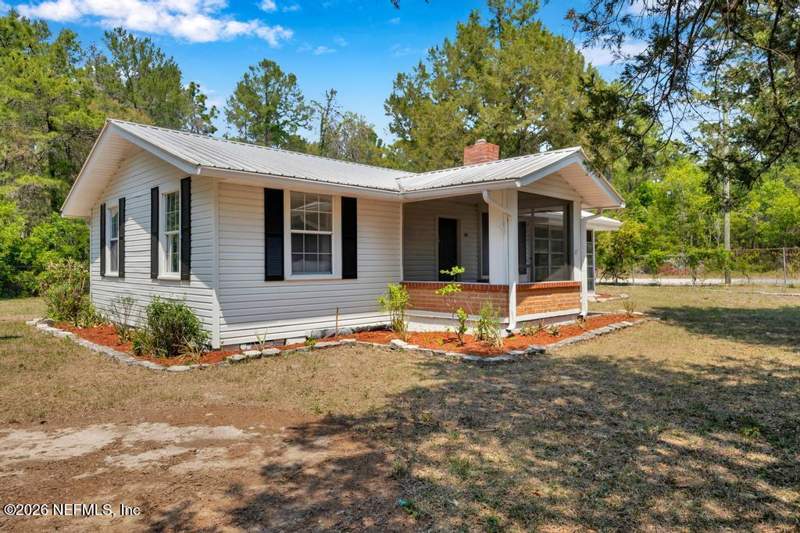 2 bedroom Single Family Residence at 166 Hernando Drive, Lakeside Hills, Florahome — photo 2