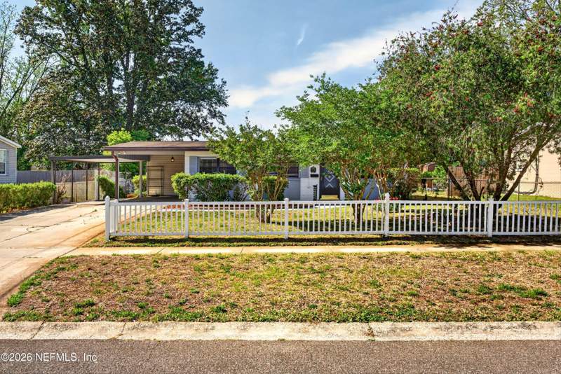 3 bedroom Single Family Residence at 7638 Crest Drive, Westgate, Jacksonville — photo 4