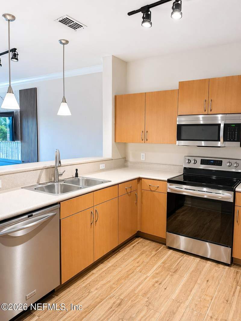 2 bedroom Condominium at 8290 Gate Parkway #141, Gardens Of Bridgehampton, Jacksonville — photo 5