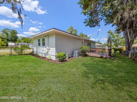 100 N Highland Avenue, Green Cove Springs FL - photo 24 of 52