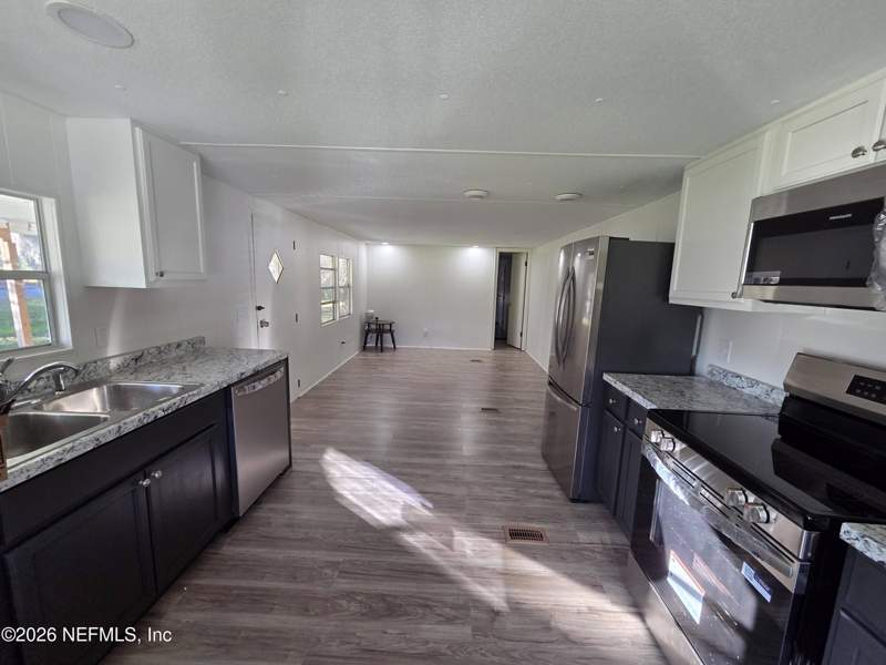 2 bedroom Manufactured Home at 200 E Char Lane, Crescent City, Crescent City — photo 4