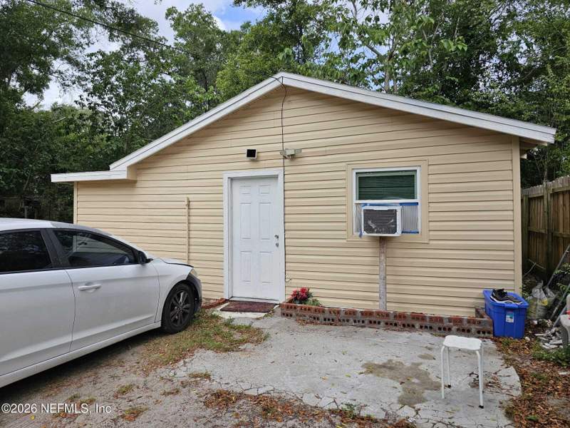 2 bedroom Single Family Residence at 10502 Wooster Drive, Highlands, Jacksonville — photo 4