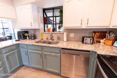 1701 Jones Road, Jacksonville FL - photo 6 of 57