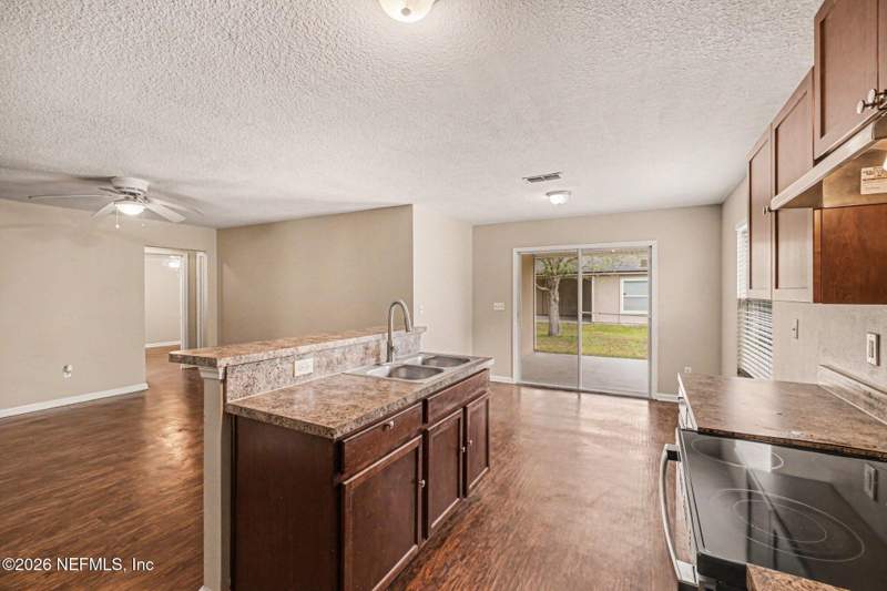 4 bedroom Single Family Residence at 5759 Village Pond Circle, Mcgirts Village West, Jacksonville — photo 4