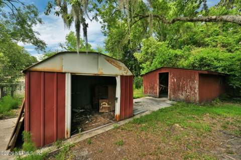 6947 Hunnicutt Lane, Jacksonville FL - photo 8 of 34