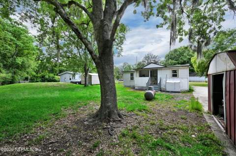 6947 Hunnicutt Lane, Jacksonville FL - photo 9 of 34