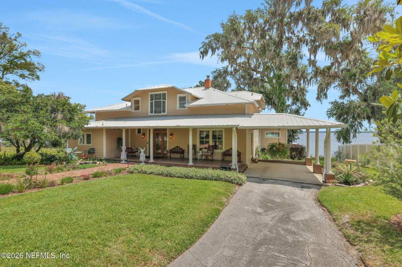 5 bedroom Single Family Residence at 517 S Prospect Street, Crescent City Add, Crescent City — photo 3