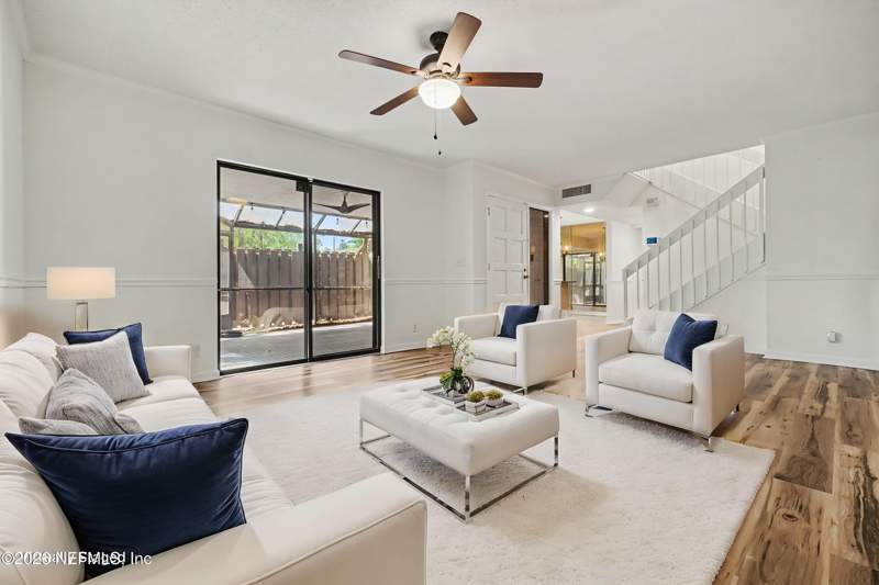 3 bedroom Townhouse at 10396 Bigtree Circle, Townhomes Of Big Tree, Jacksonville — photo 5