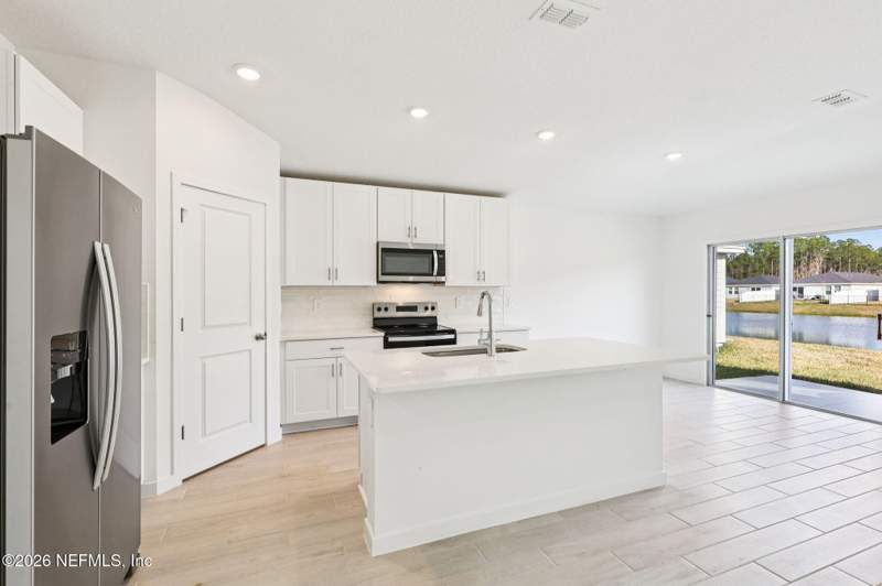 3 bedroom Single Family Residence at 7231 Emily Meadow Way, Cypress Meadows, Jacksonville — photo 4