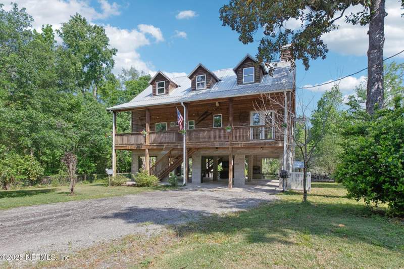 3 bedroom Single Family Residence at 3684 Main Street, Metes & Bounds, Middleburg — photo 2