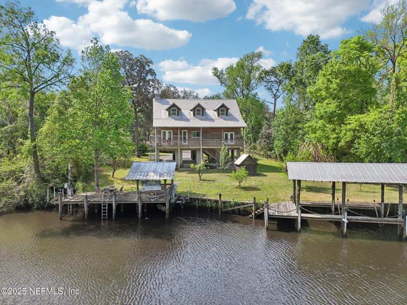 3 bedroom Single Family Residence at 3684 Main Street, Metes & Bounds, Middleburg — photo 1