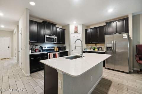10199 Powell Creek Court, Jacksonville FL - photo 11 of 39