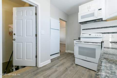 319 1st Avenue #2-E, Jacksonville Beach FL - photo 6 of 8