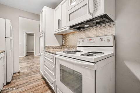 2483 Whispering Woods Boulevard #3, Jacksonville FL - photo 12 of 31