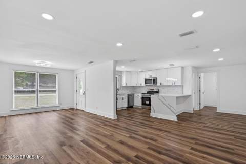 4020 Forest Boulevard, Jacksonville FL - photo 7 of 29