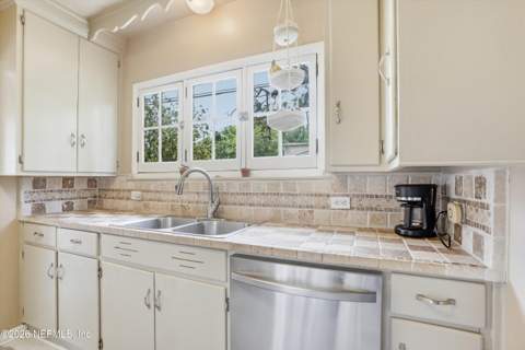 3655 Randall Street, Jacksonville FL - photo 13 of 29