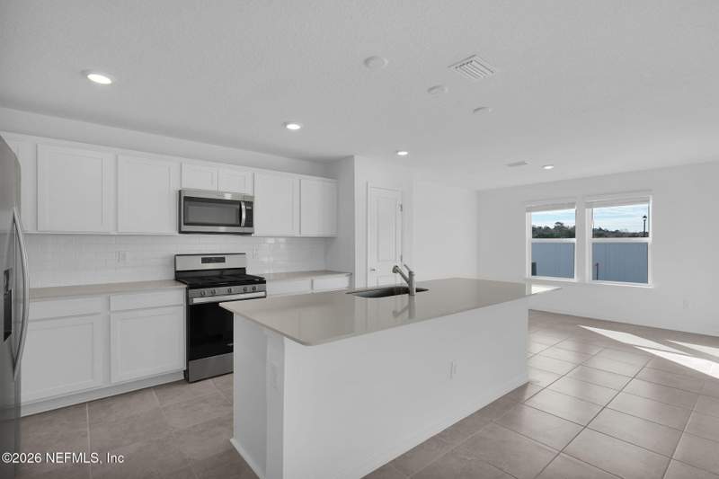 5 bedroom Single Family Residence at 7087 Sandperch Street, Wells Landing, Jacksonville — photo 5