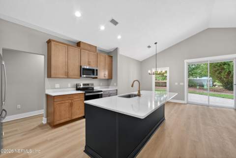 464 E Shuey Avenue, Macclenny FL - photo 12 of 59