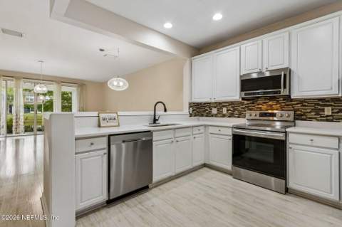 4193 Marblewood Lane, Jacksonville FL - photo 10 of 43