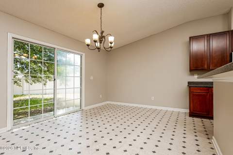 9750 Hazel Lake Drive, Jacksonville FL - photo 7 of 21