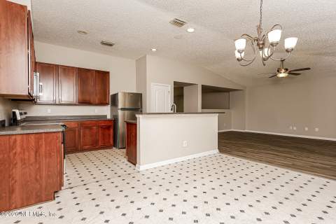 9750 Hazel Lake Drive, Jacksonville FL - photo 8 of 21