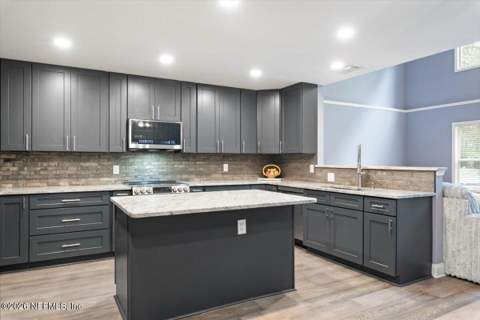 11967 Chester Creek Road, Jacksonville FL - photo 9 of 51