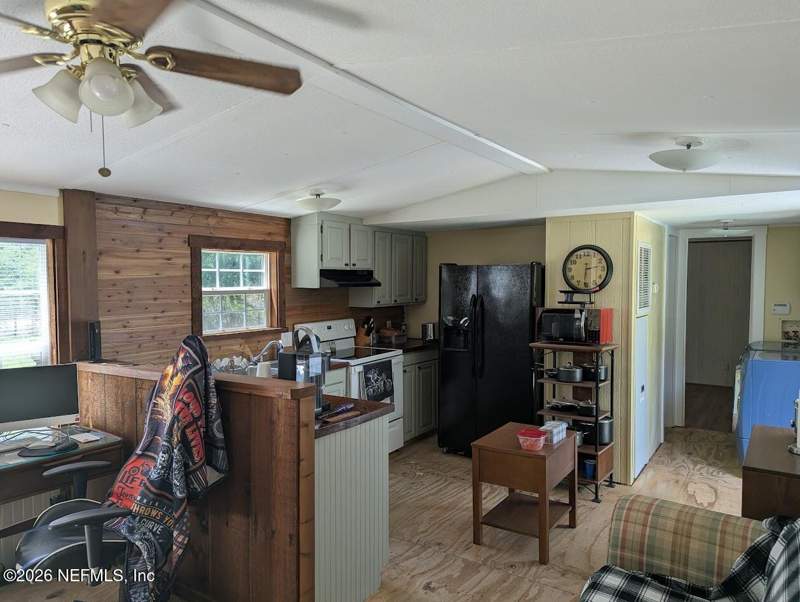 2 bedroom Manufactured Home at 104 Moore Avenue, Interlachen Lakes Estates, Interlachen — photo 4