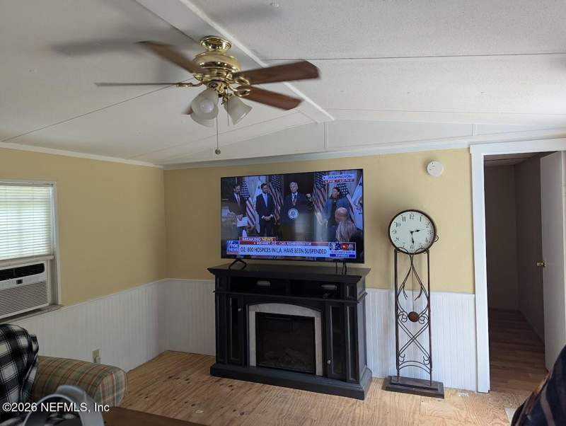 2 bedroom Manufactured Home at 104 Moore Avenue, Interlachen Lakes Estates, Interlachen — photo 5