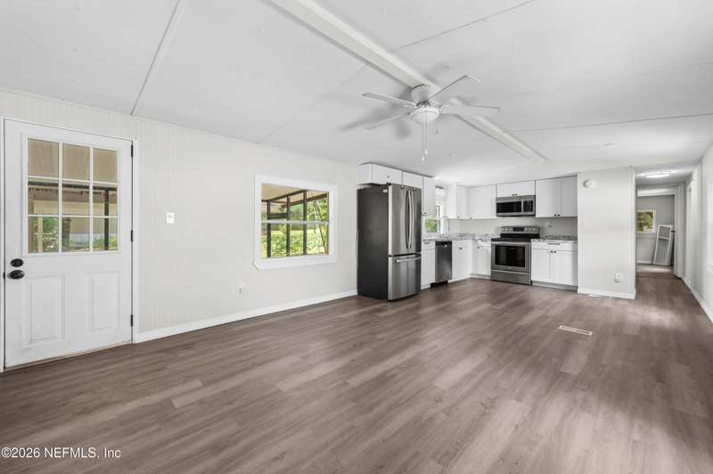 2 bedroom Manufactured Home at 207 Milton Avenue, Interlachen Lakes Estates, Interlachen — photo 1
