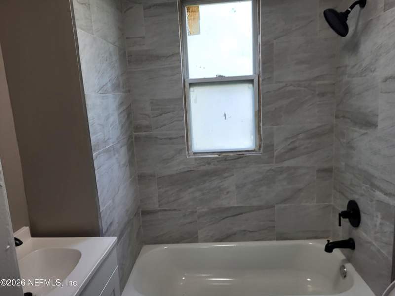 3 bedroom Single Family Residence at 2822 Flanders Street, Adams S/d, Jacksonville — photo 4