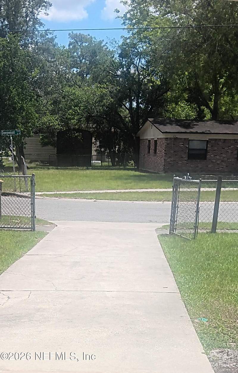 3 bedroom Single Family Residence at 7405 Deepwood Drive, Enchanted Park, Jacksonville — photo 4