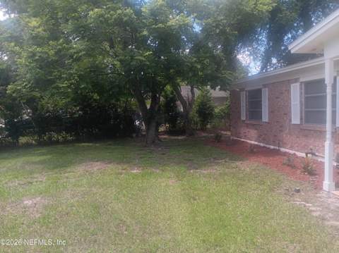 7405 Deepwood Drive, Jacksonville FL - photo 7 of 27