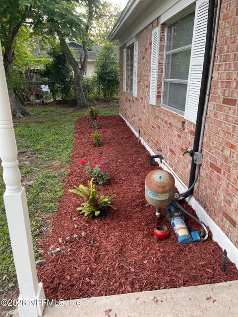 7405 Deepwood Drive, Jacksonville FL - photo 8 of 27