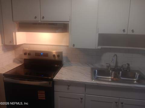 7405 Deepwood Drive, Jacksonville FL - photo 12 of 27