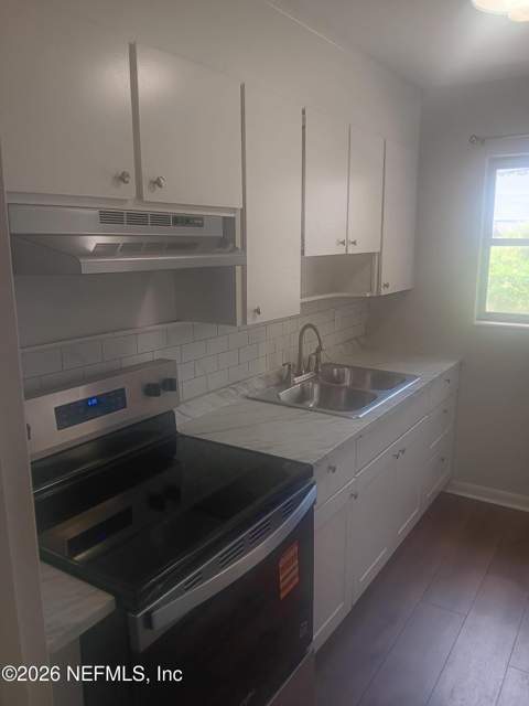 7405 Deepwood Drive, Jacksonville FL - photo 10 of 27