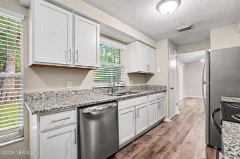 2622 Pinewood Boulevard, Middleburg FL - photo 7 of 19